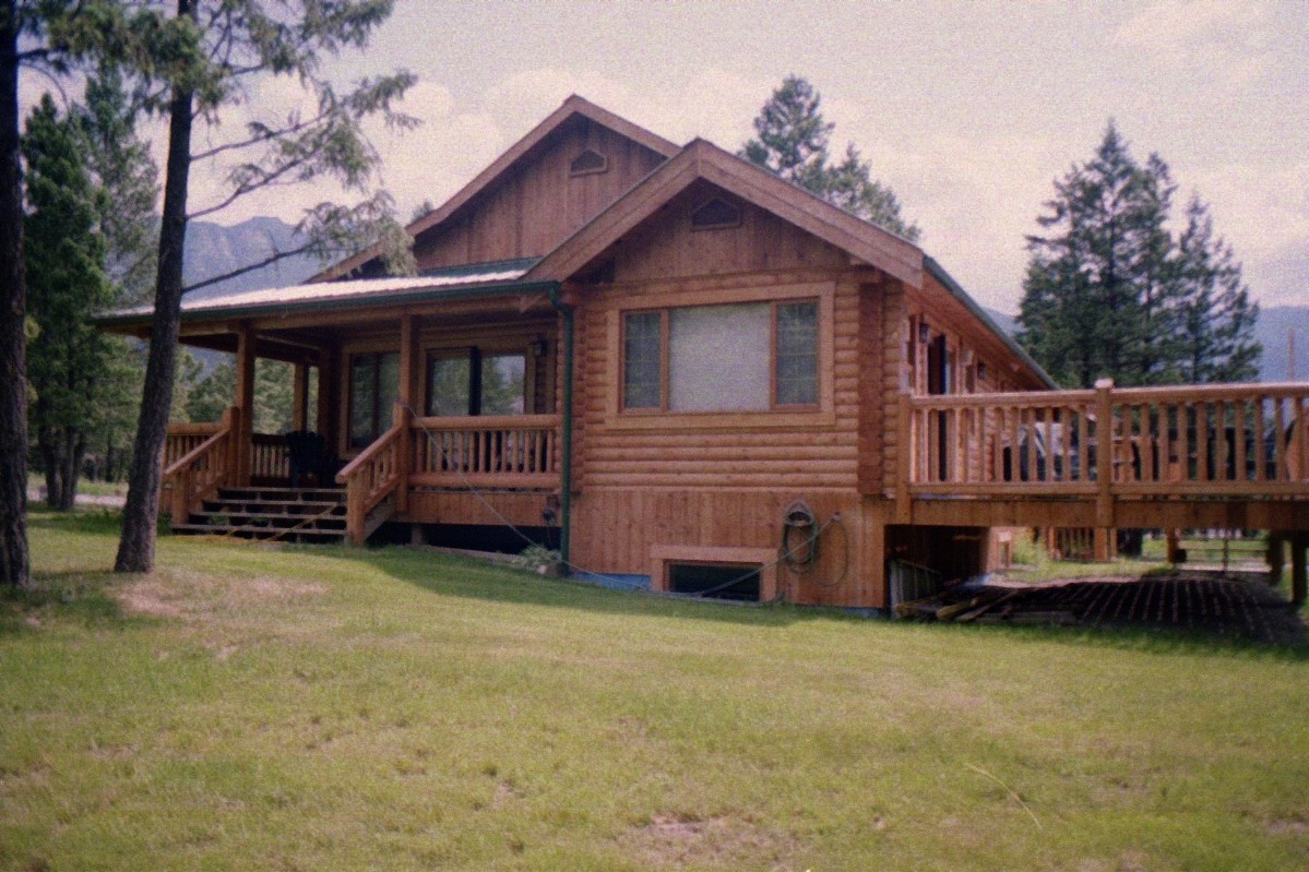 Rancher w/ covered porcha nd open deck
