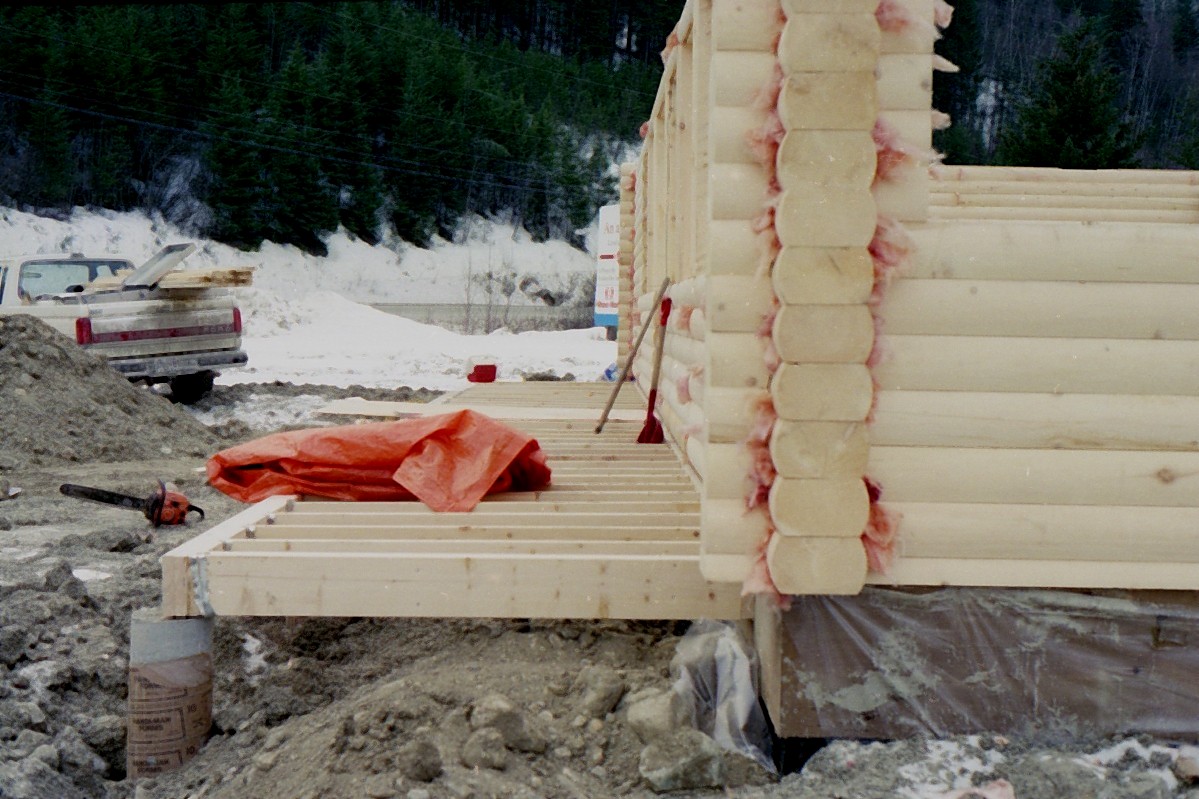 Log Package assembly - corner insulation